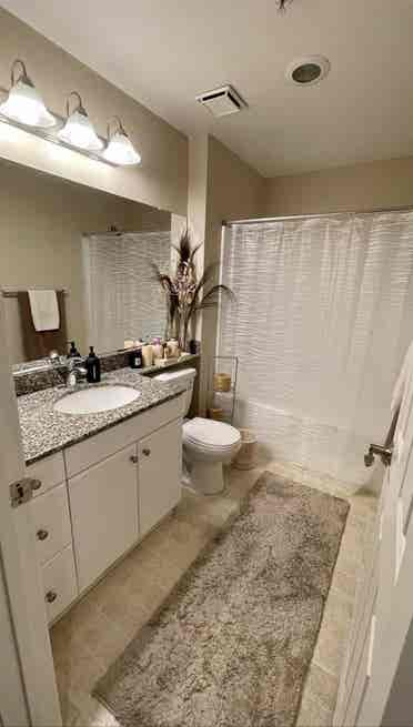 Deluxe PrivateBedroom | PrivateBath