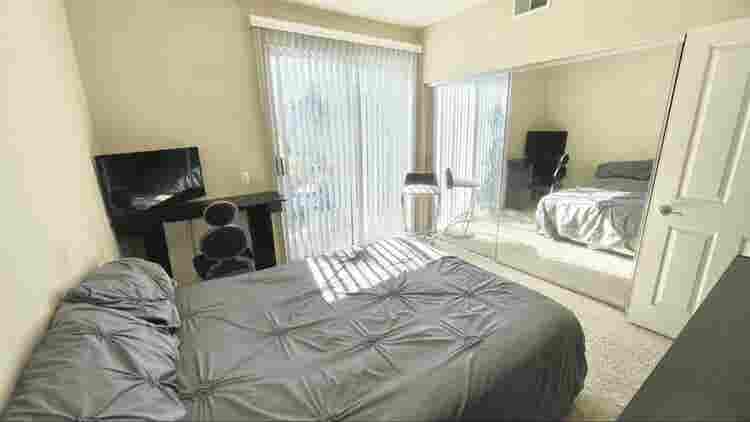 Deluxe PrivateBedroom | PrivateBath