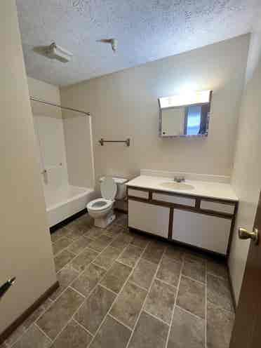 Spacious Br Apt ~/person