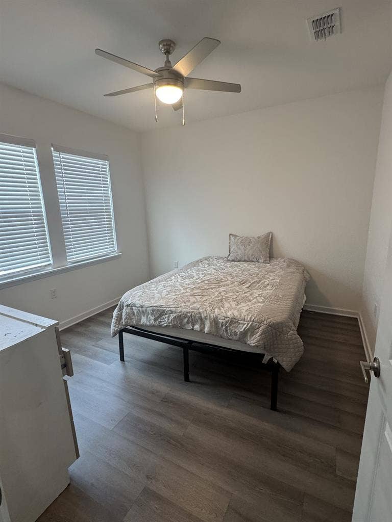 Rent Bedroom bathroom and closets