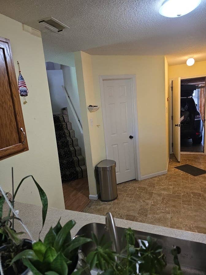 Quite and Clean home in Carmel