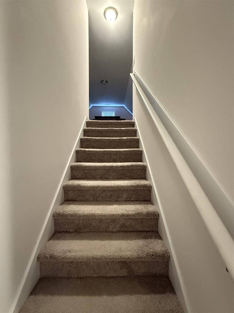 Spacious upstairs bedroom for rent