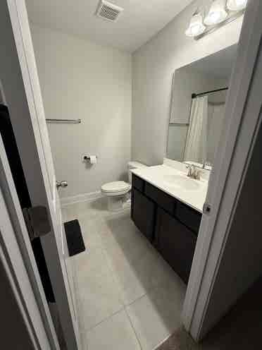 Spacious upstairs bedroom for rent