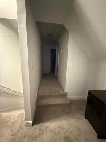 Spacious upstairs bedroom for rent