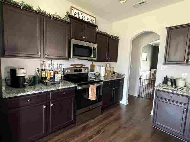 Spacious upstairs bedroom for rent