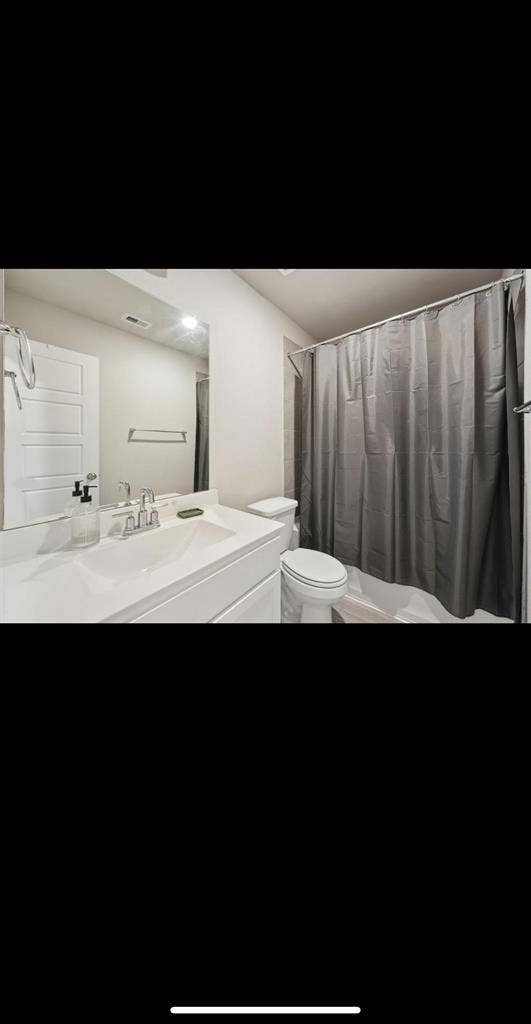 Room for rent w/ private bathroom