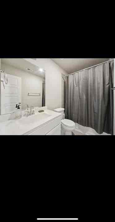 Room for rent w/ private bathroom