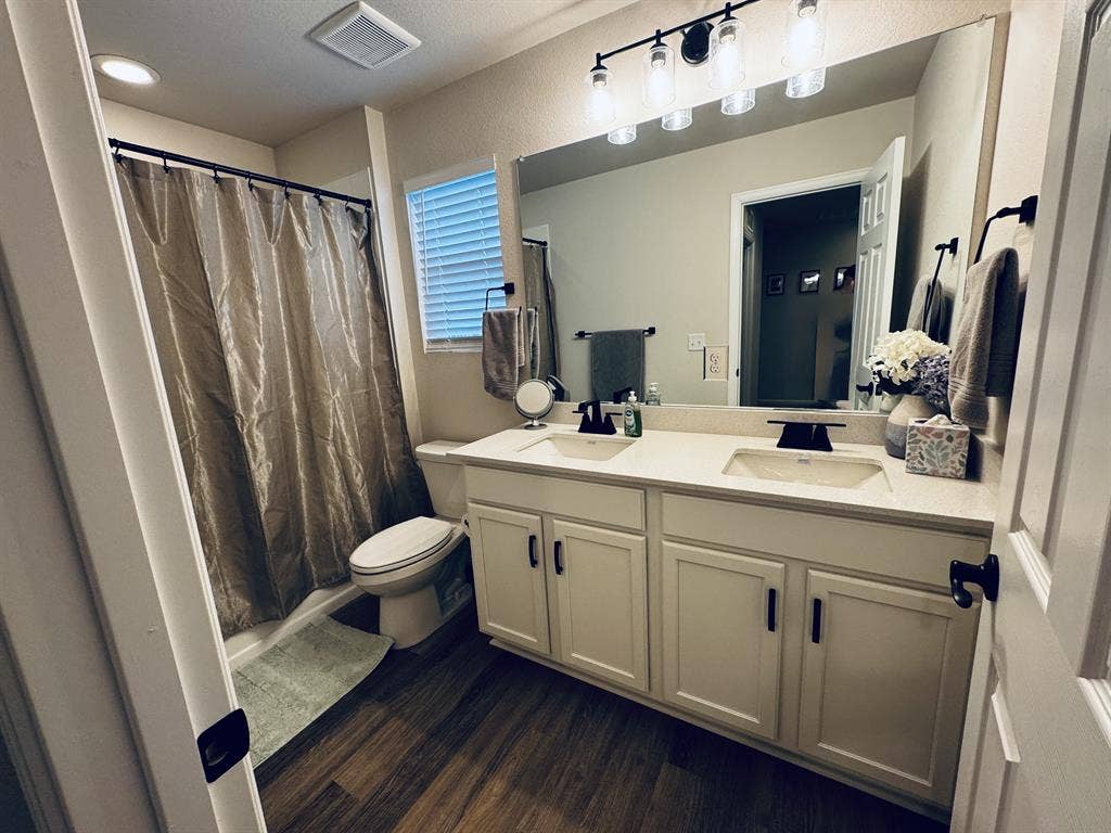 Room for Rent in Thornton.