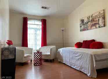 Room in the spring valley area