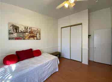 Room in the spring valley area