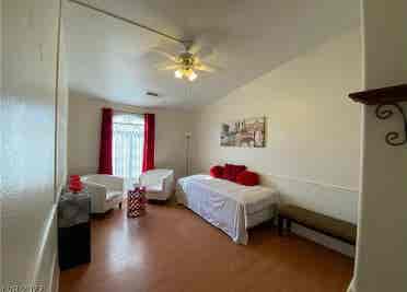 Room in the spring valley area