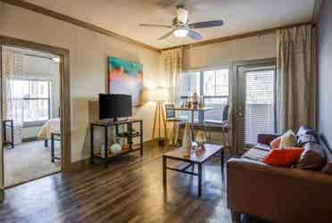 Take over my 1 bedroom lease!