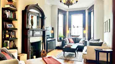 HUGE BEDROOM WITH 4 LARGE WINDOWS