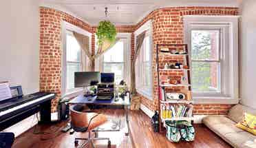 HUGE BEDROOM WITH 4 LARGE WINDOWS