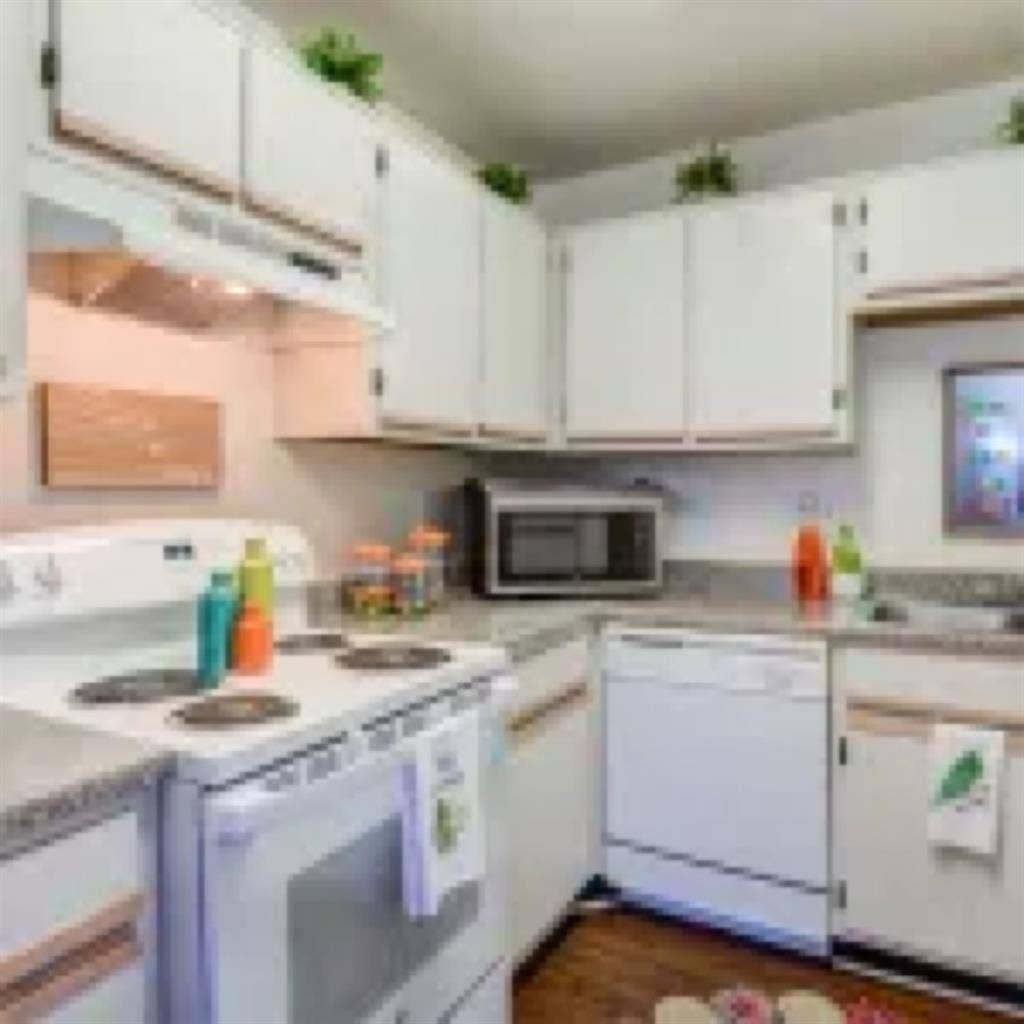 APARTMENT AVAILABLEE