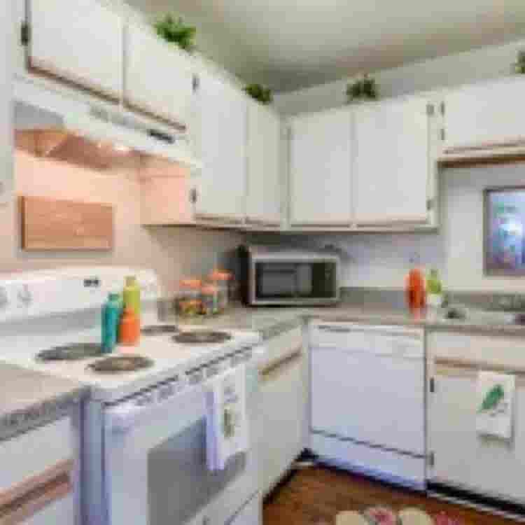 APARTMENT AVAILABLEE