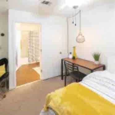 APARTMENT AVAILABLEE