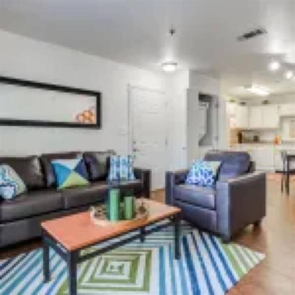 APARTMENT AVAILABLEE