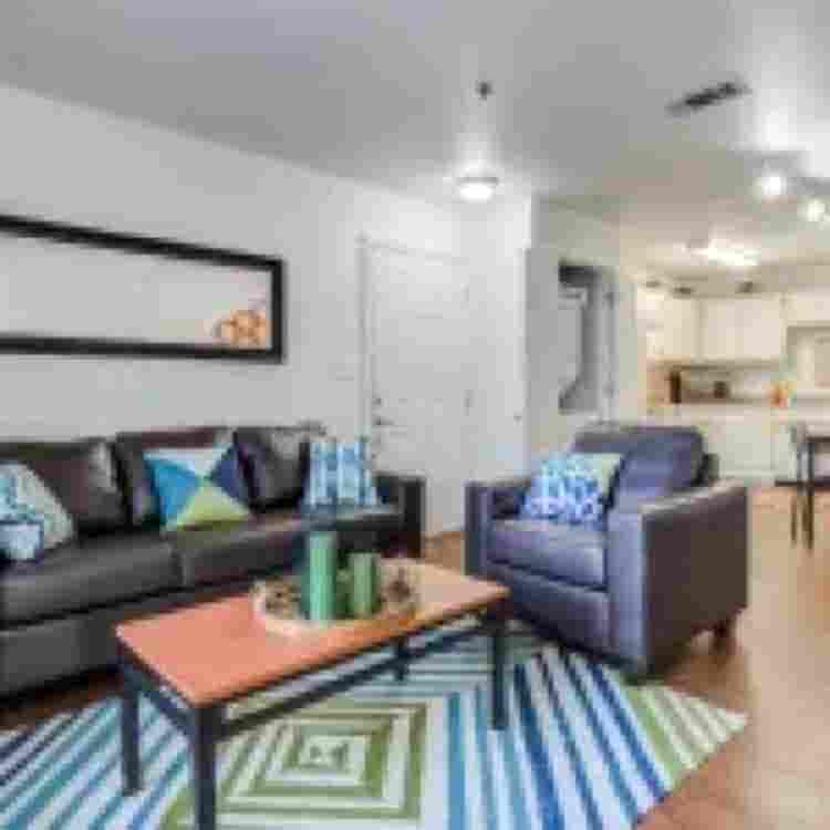 APARTMENT AVAILABLEE