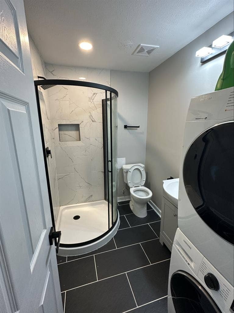 Looking for roommate