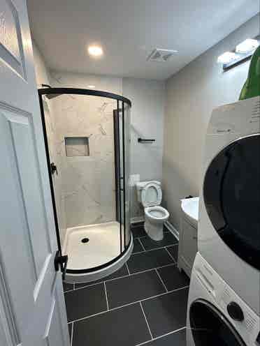 Looking for roommate