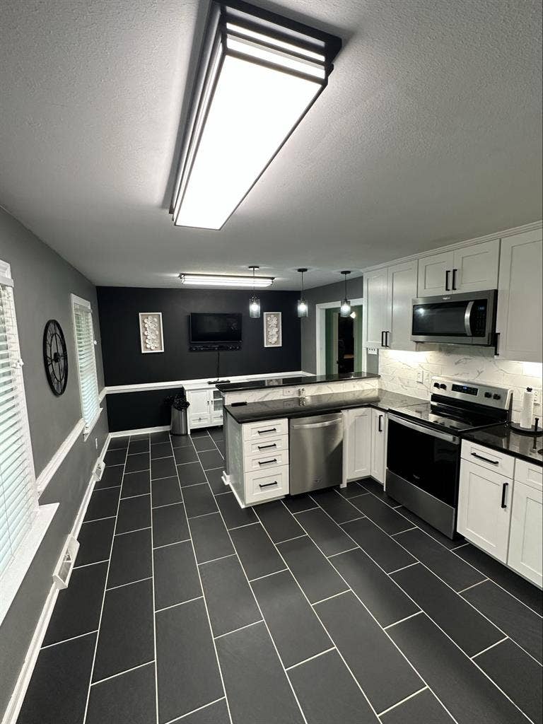 Looking for roommate