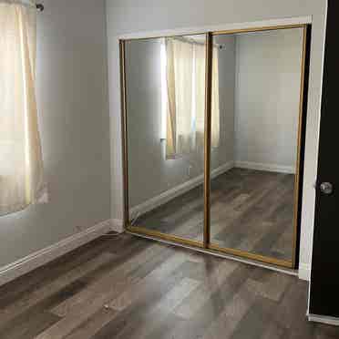 Room 5 mins away from China Town