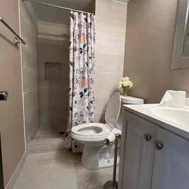 Room 5 mins away from China Town