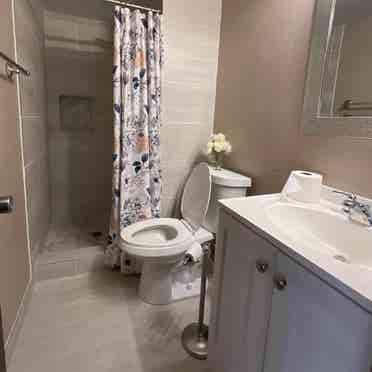 Room 5 mins away from China Town