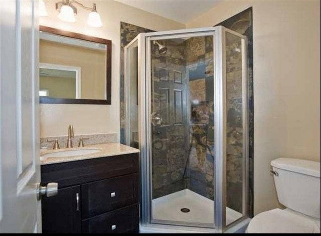 Room w/ private bathroom