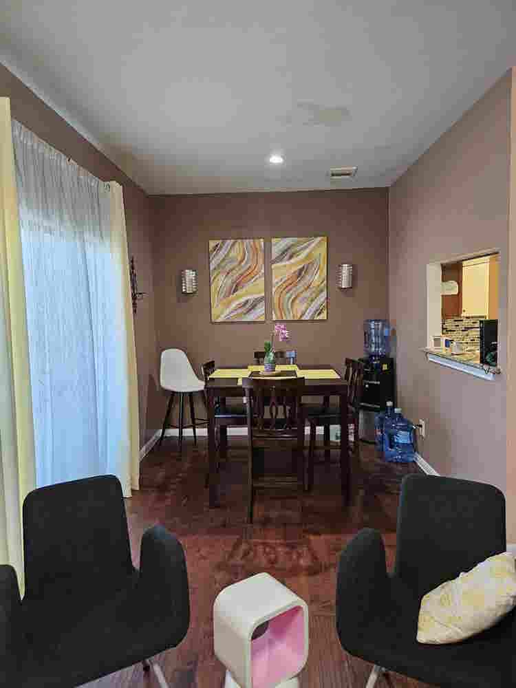 Near Med CTR room w/ private BR