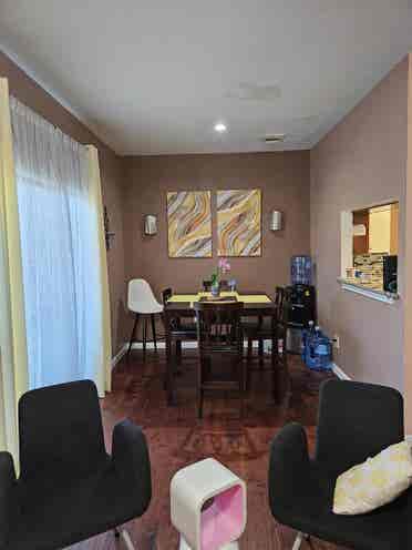 Near Med CTR room w/ private BR