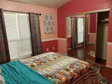 Near Med CTR room w/ private BR