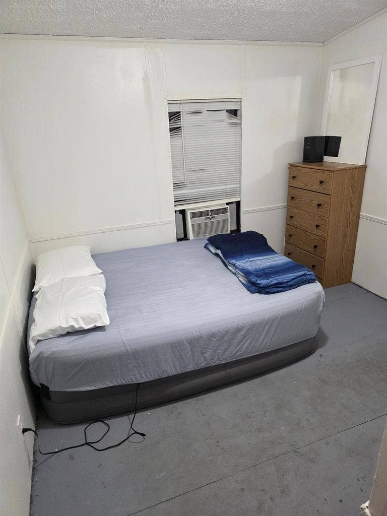 2 ROOMS FOR RENT: SHARE MOBILE HOME
