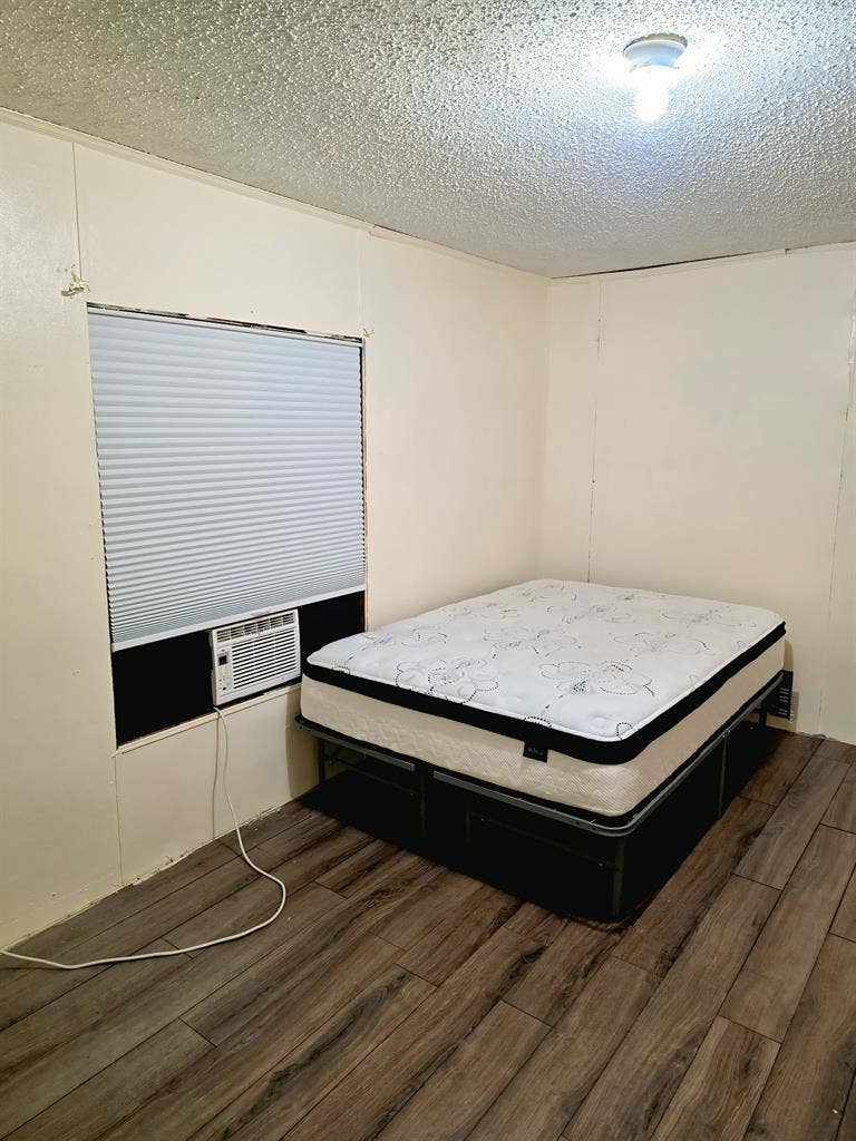 2 ROOMS FOR RENT: SHARE MOBILE HOME