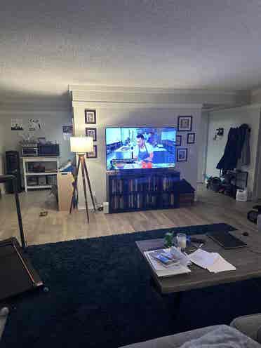 Large master bedroom for rent