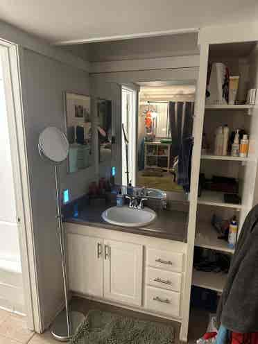 Large master bedroom for rent