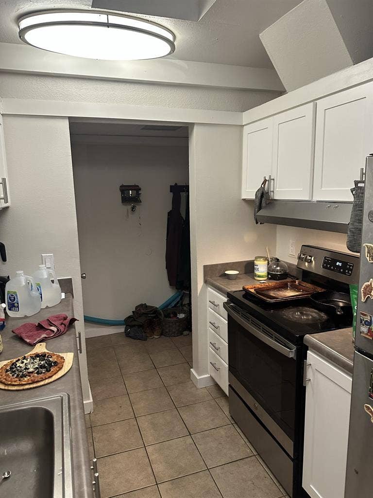 Large master bedroom for rent