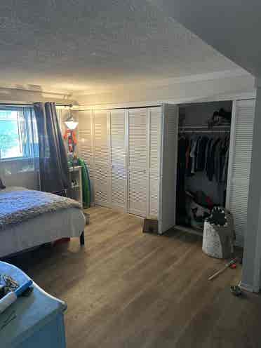 Large master bedroom for rent