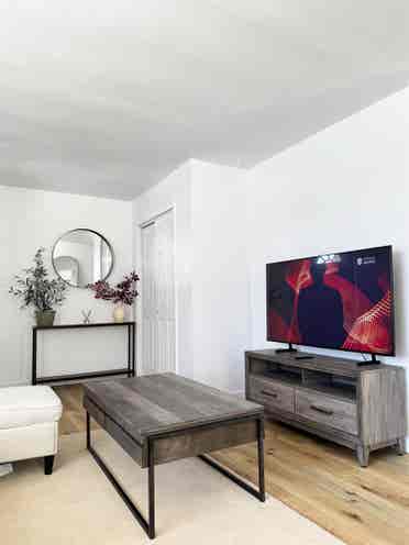 Spacious 3bedroom/w private parking