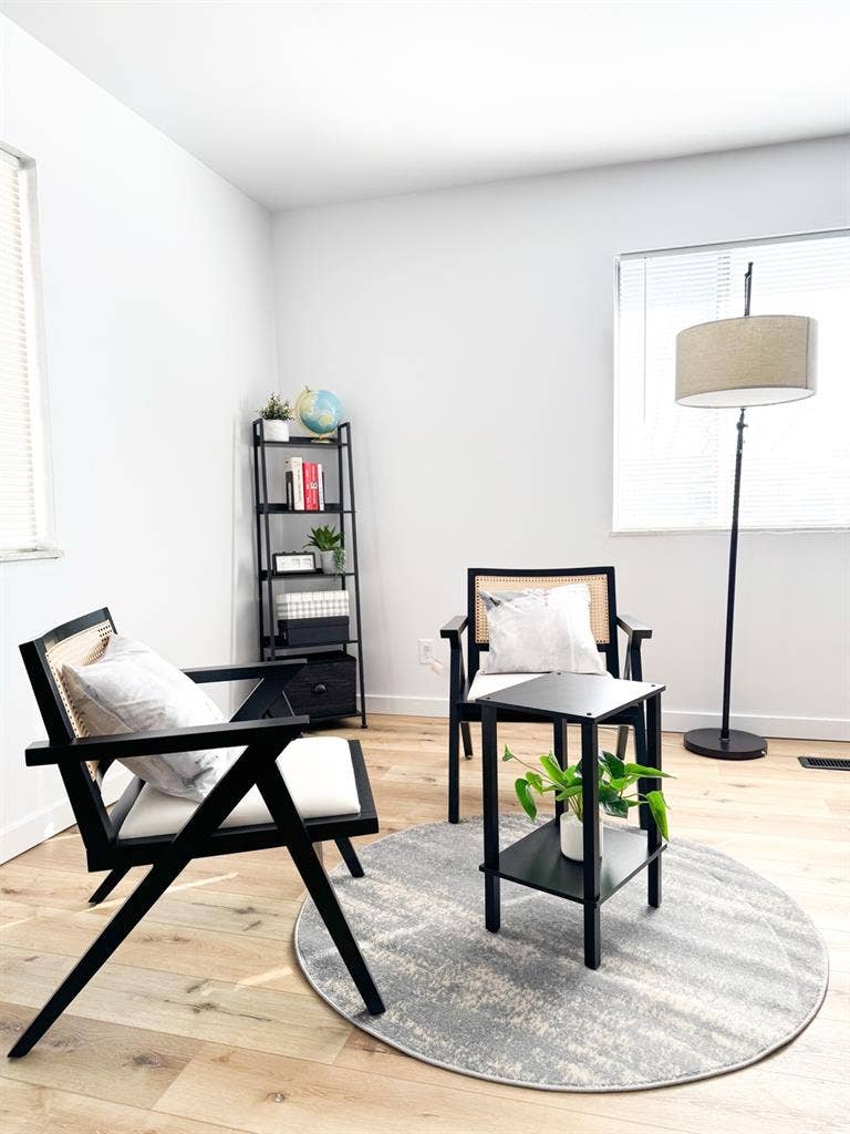Spacious 3bedroom/w private parking