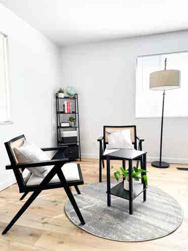 Spacious 3bedroom/w private parking