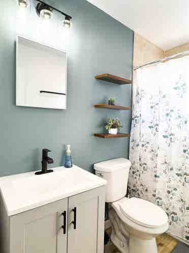 Spacious 3bedroom/w private parking