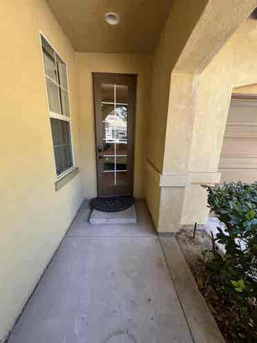 Private entrance furnished room