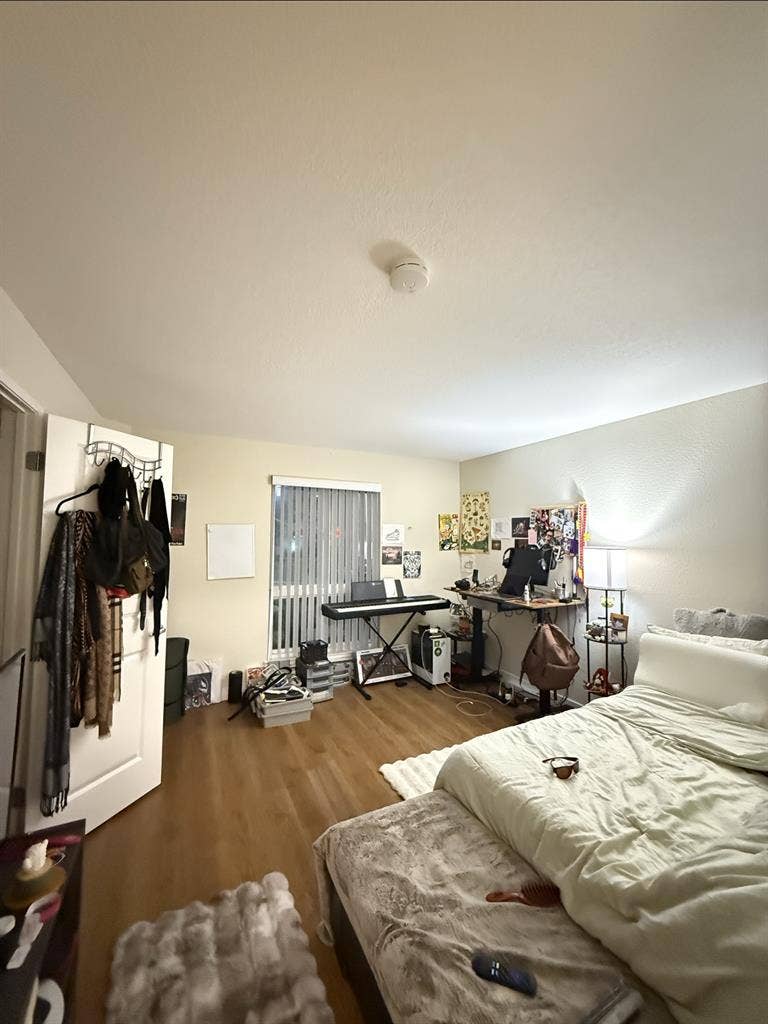 SHORT TERM LEASE UNTILL NOVEMBER!!!