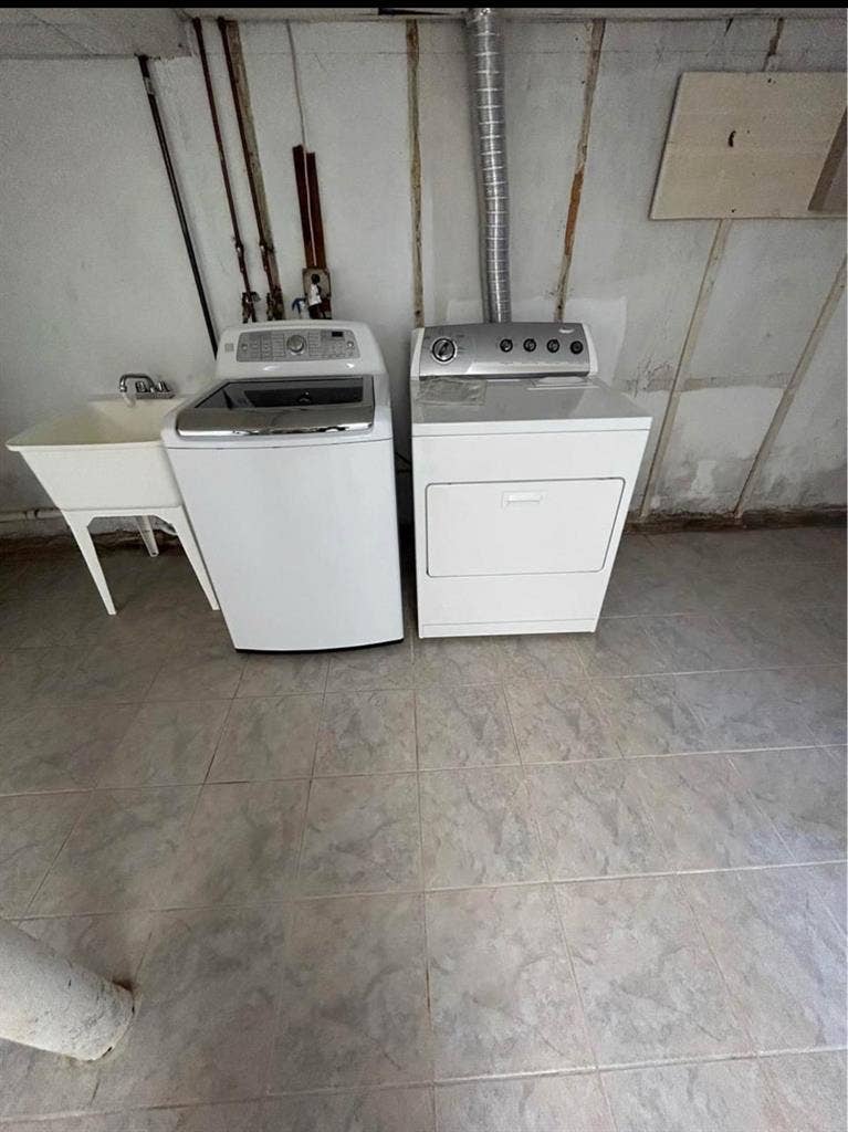 Medium sized room on second floor