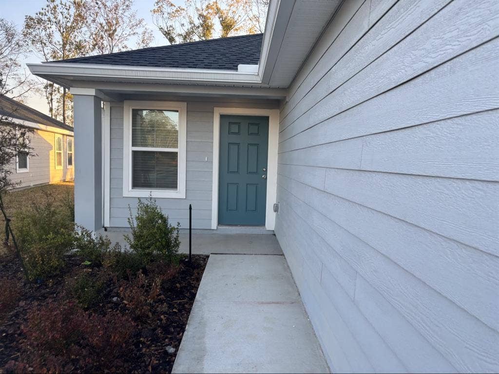 2rms in northside neighborhood