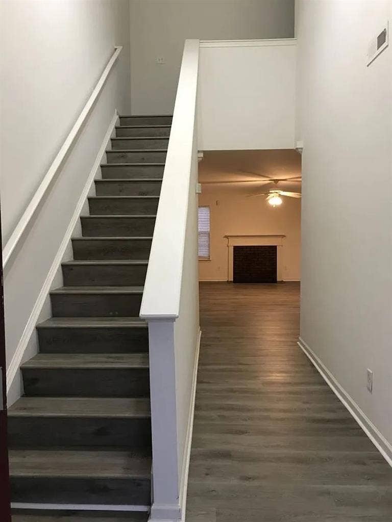 NEWLY RENOVATED MOVE IN READY