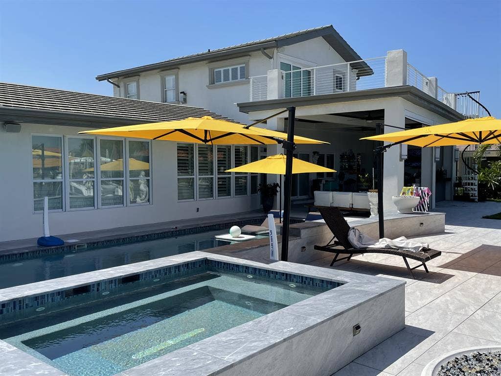 Room for Rent Modern Waterfront Hom