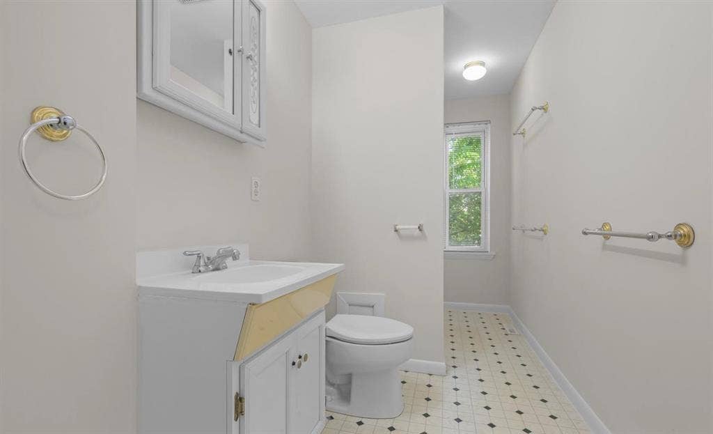 One bedroom and private bathroom.